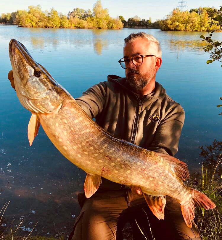 Sven Peiker Hecht 90 cm 11 Pfund Ulrichsee.jpg